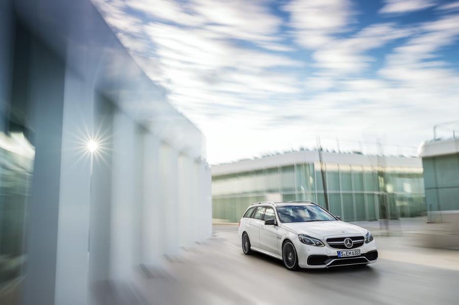  Mercedes-Benz E63 AMG Estate 2013 года  (фото 9 из 18)